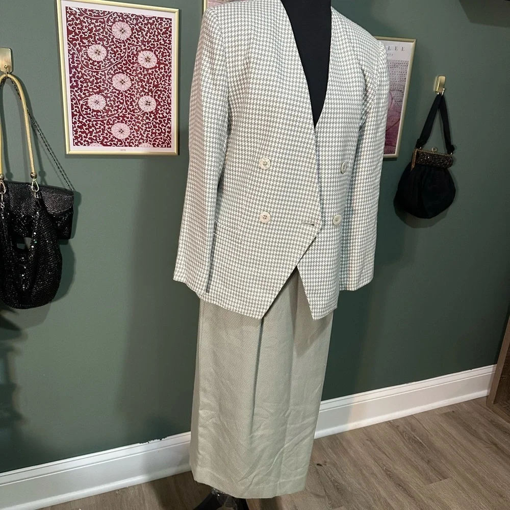 Executive Collection Houndstooth Blazer and Skirt in Green and White 8P 👑